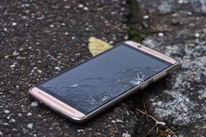 Конец эры разбитых смартфонов – создано самовосстанавливающееся стекло