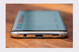 Samsung и LG разрабатывают смартфоны с экранами, изогнутыми на все четыре грани